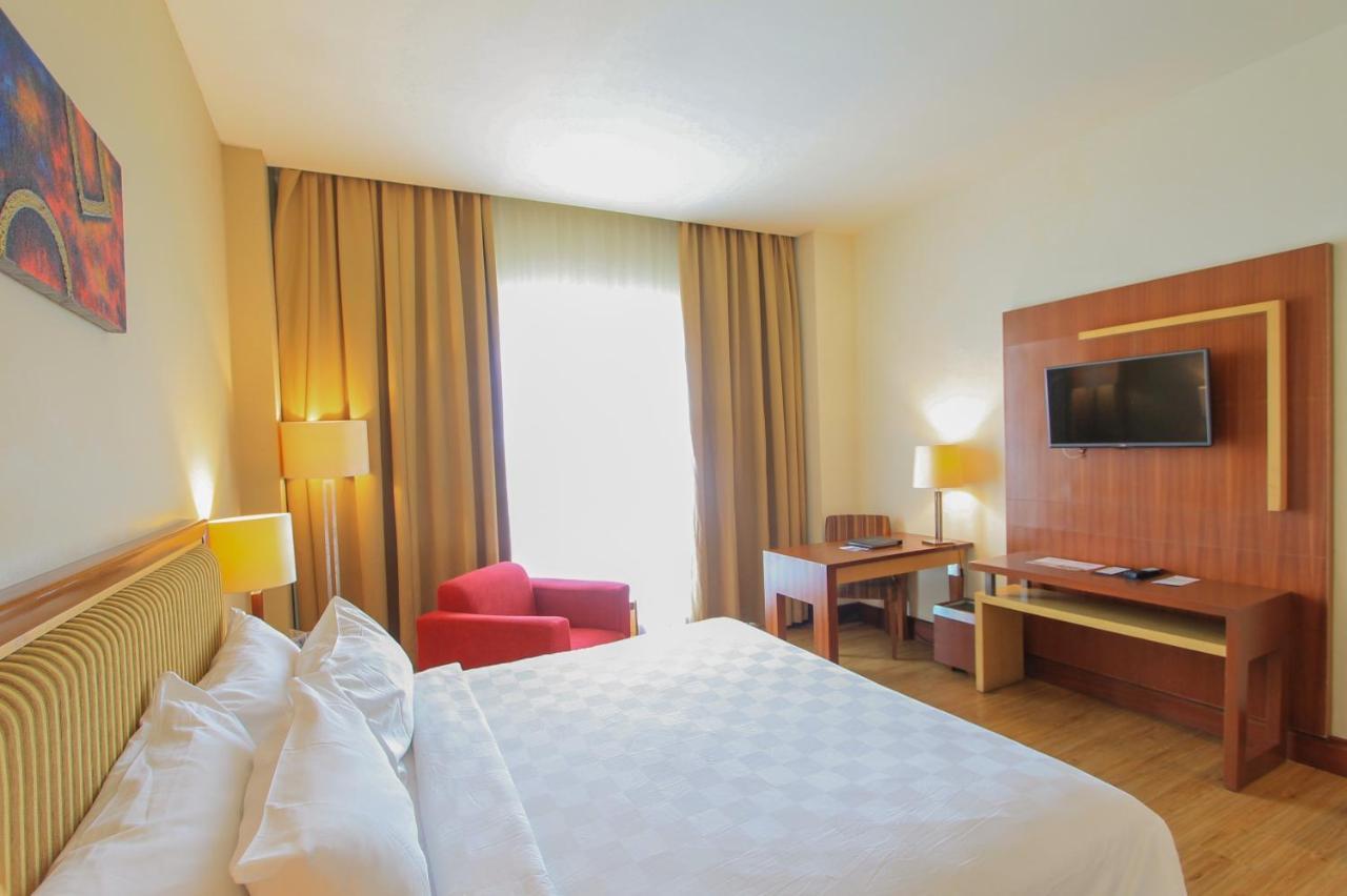 Swiss-Belhotel Maleosan Manado Dış mekan fotoğraf